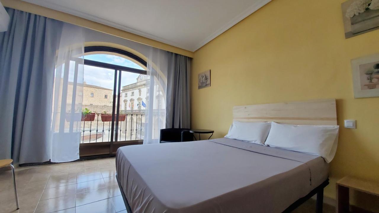 Hostal Martes Caceres Plaza Mayor - Tercer Piso Sin Ascensor מראה חיצוני תמונה