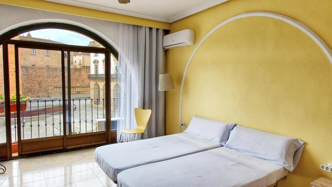 Hostal Martes Caceres Plaza Mayor - Tercer Piso Sin Ascensor מראה חיצוני תמונה