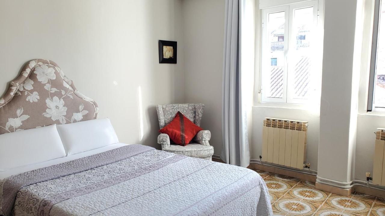 Hostal Martes Caceres Plaza Mayor - Tercer Piso Sin Ascensor מראה חיצוני תמונה